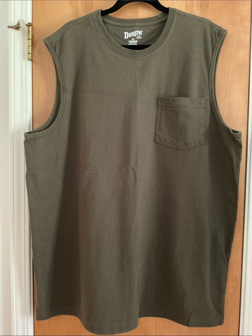 Duluth Trading Co Olive Green Sleeveless Pocket Tee - New without Tags- Size XL